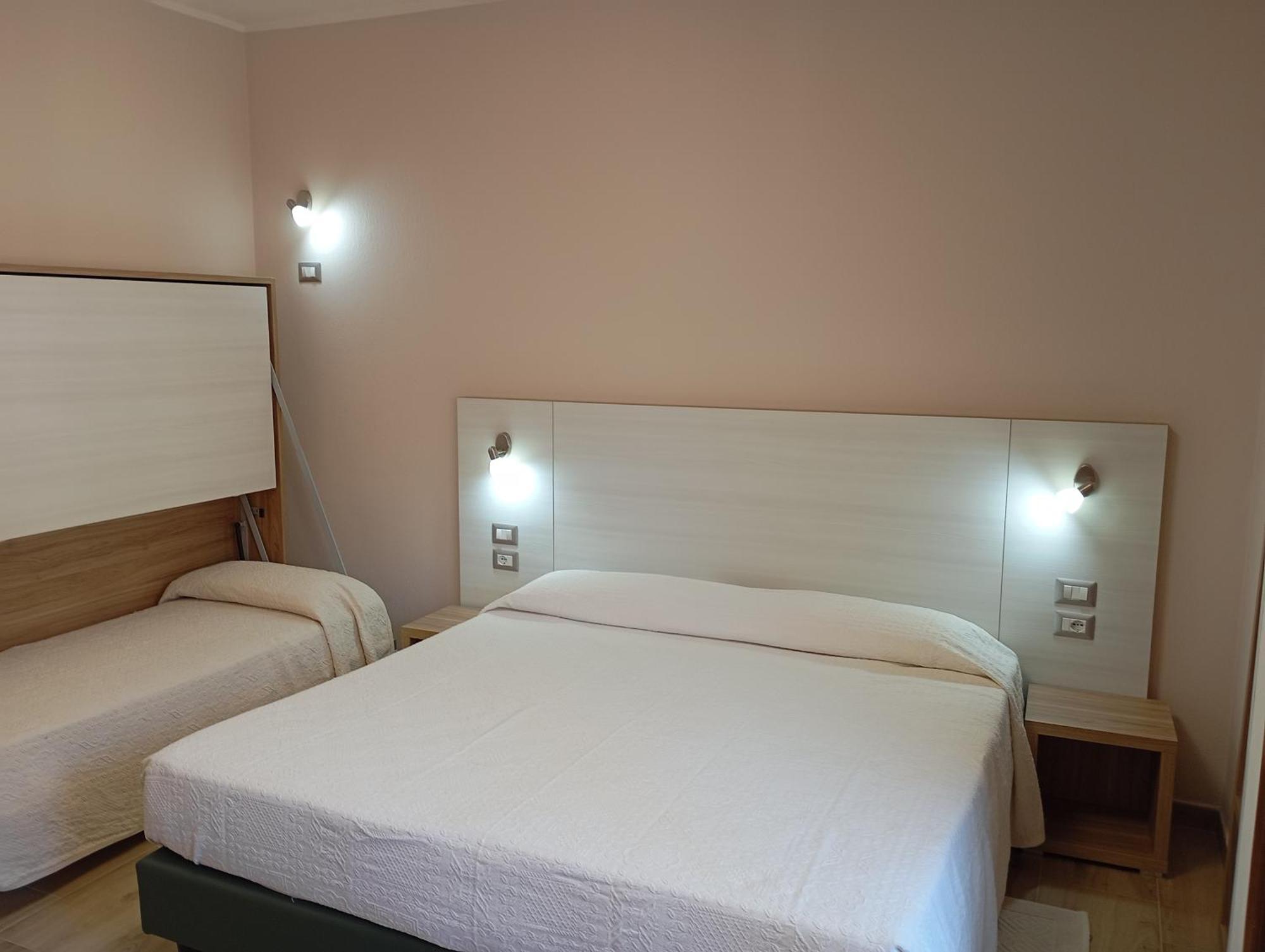 Hotel Meridiana Arbus Extérieur photo