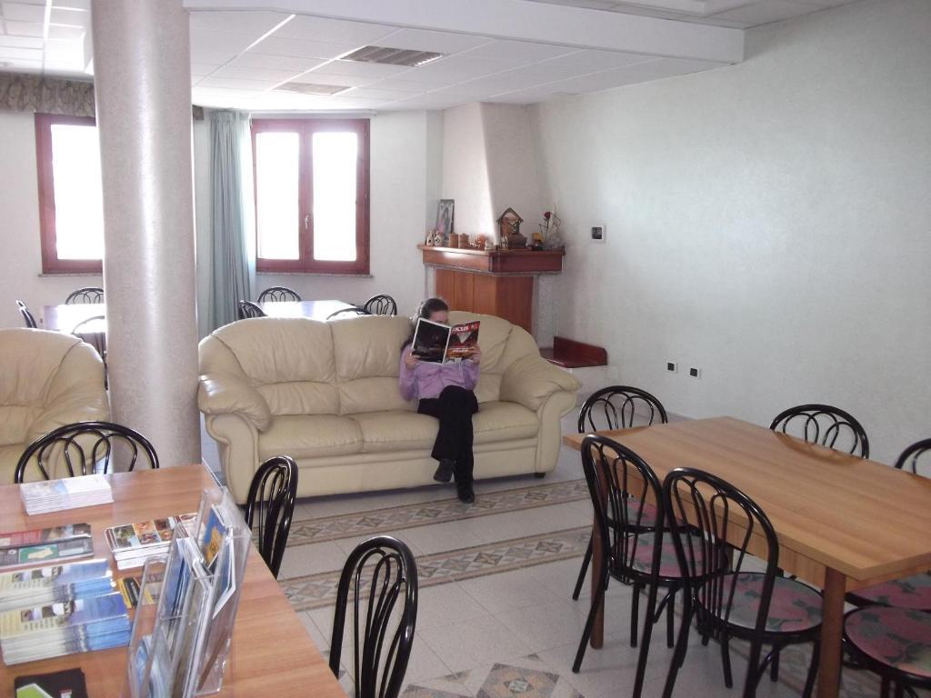 Hotel Meridiana Arbus Extérieur photo