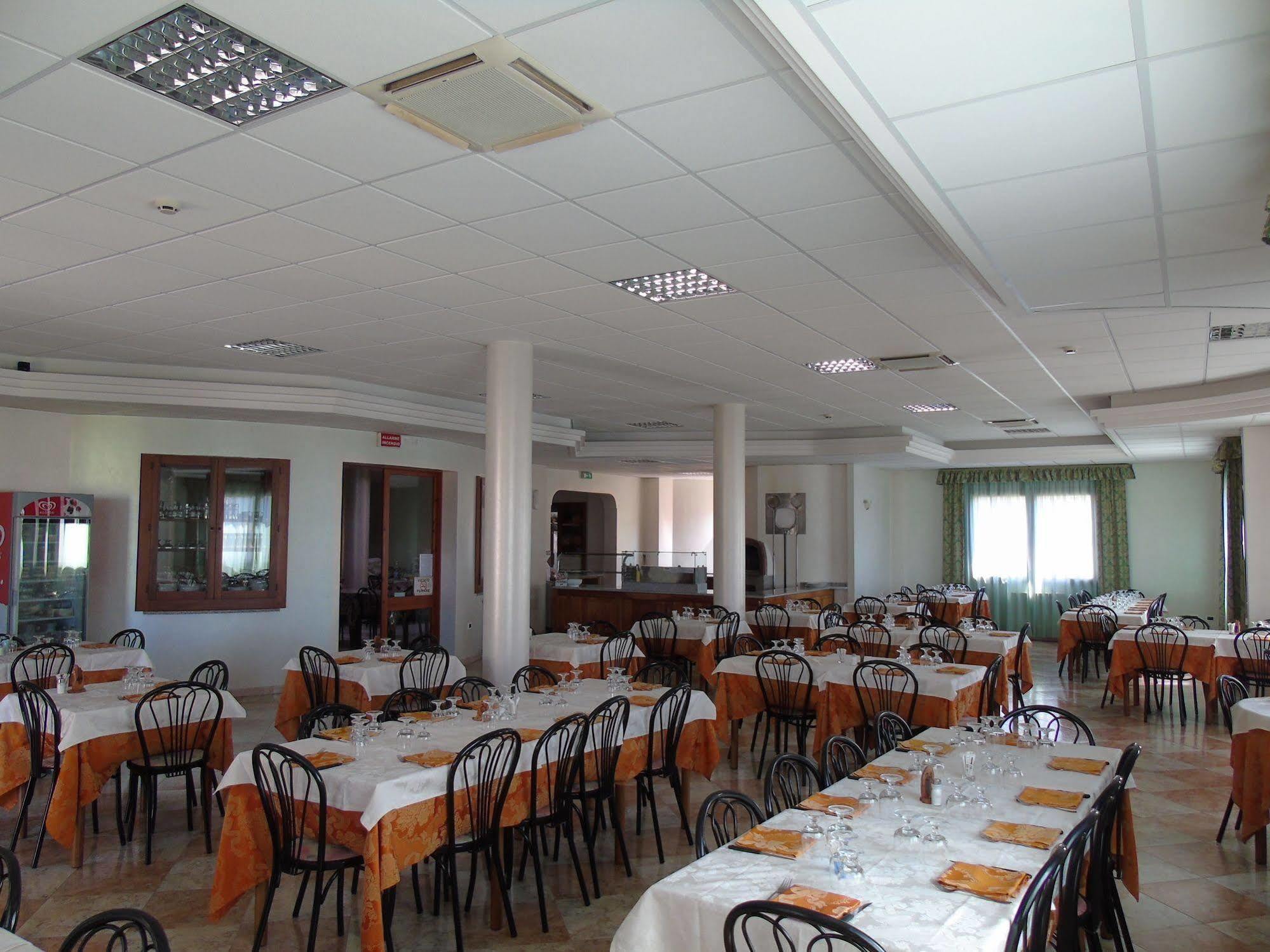 Hotel Meridiana Arbus Extérieur photo