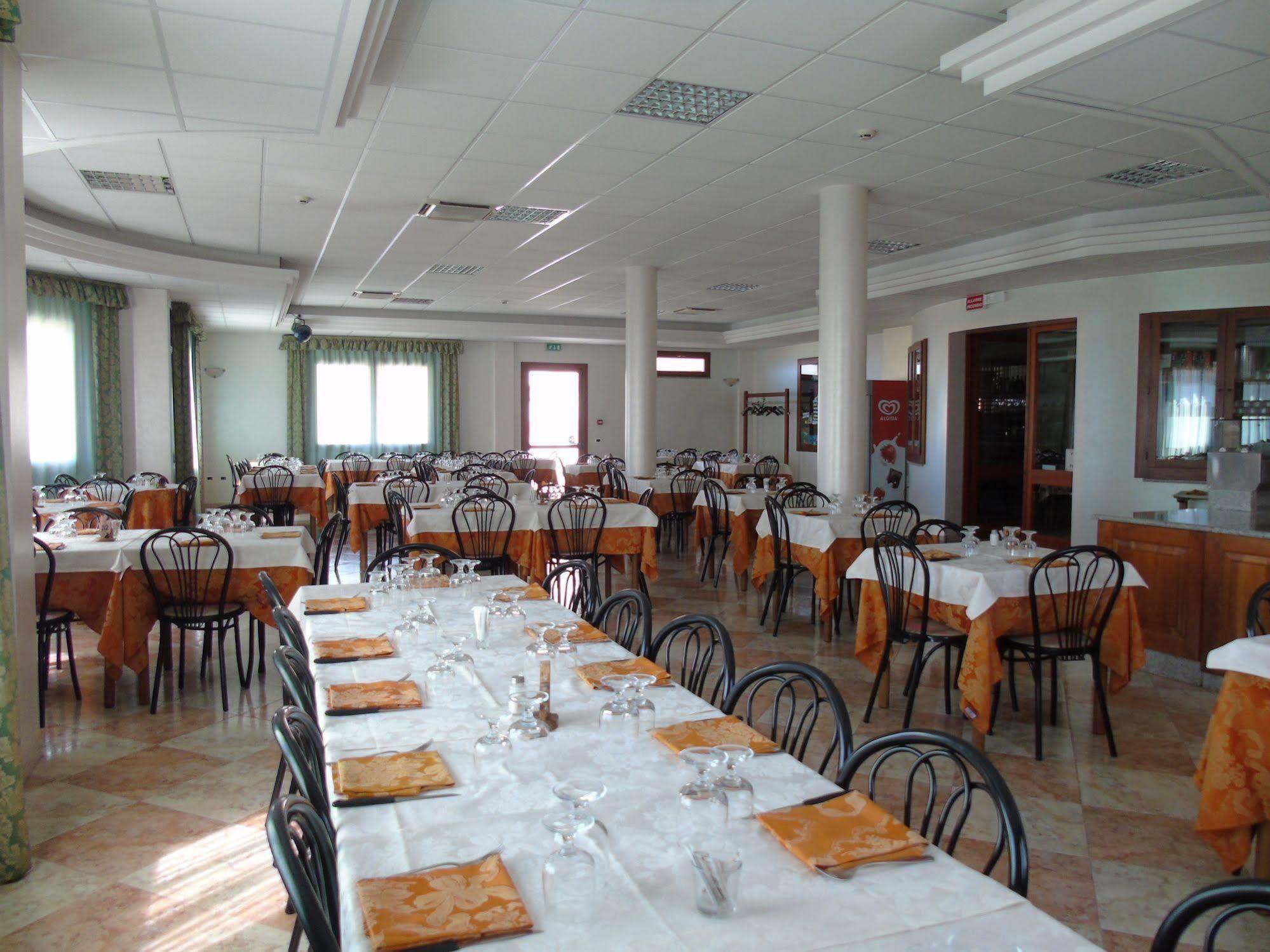 Hotel Meridiana Arbus Extérieur photo