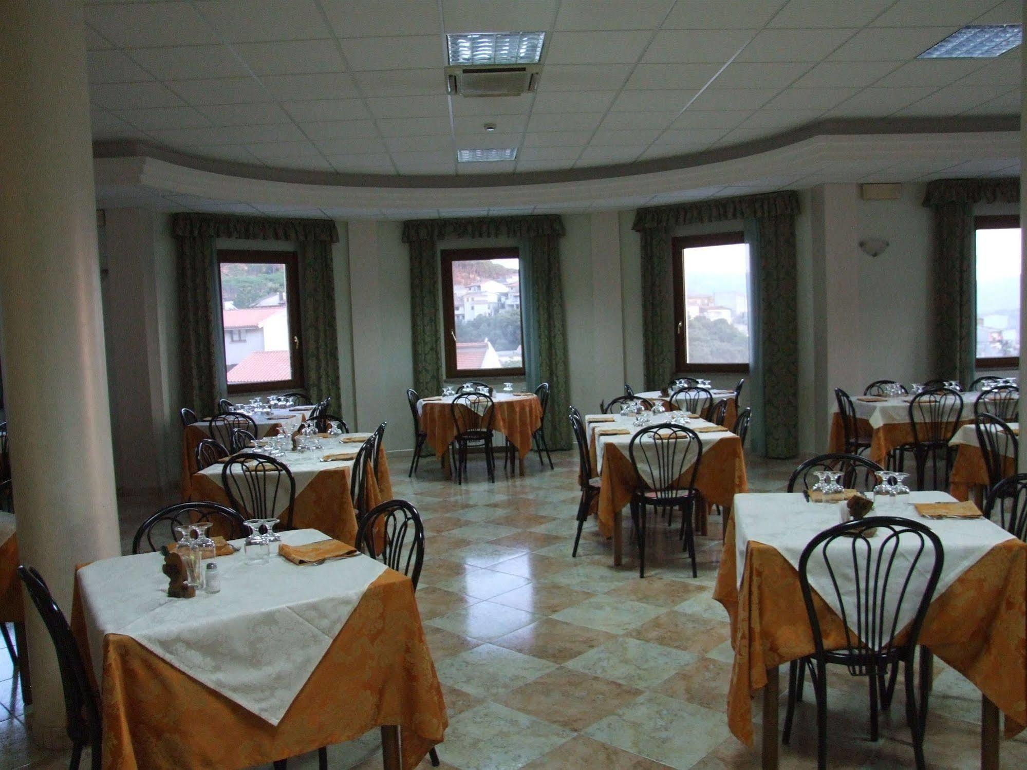 Hotel Meridiana Arbus Extérieur photo