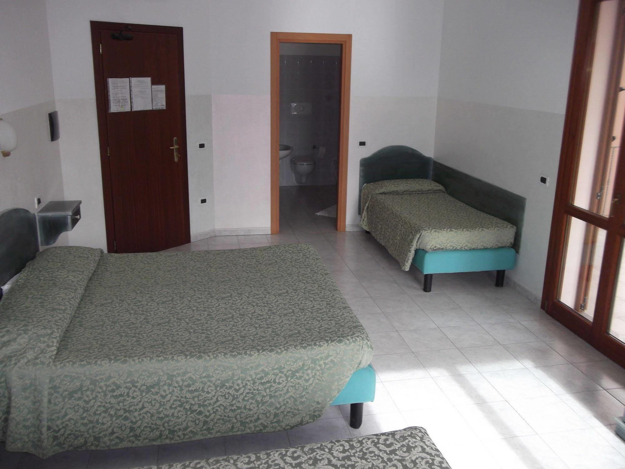 Hotel Meridiana Arbus Extérieur photo