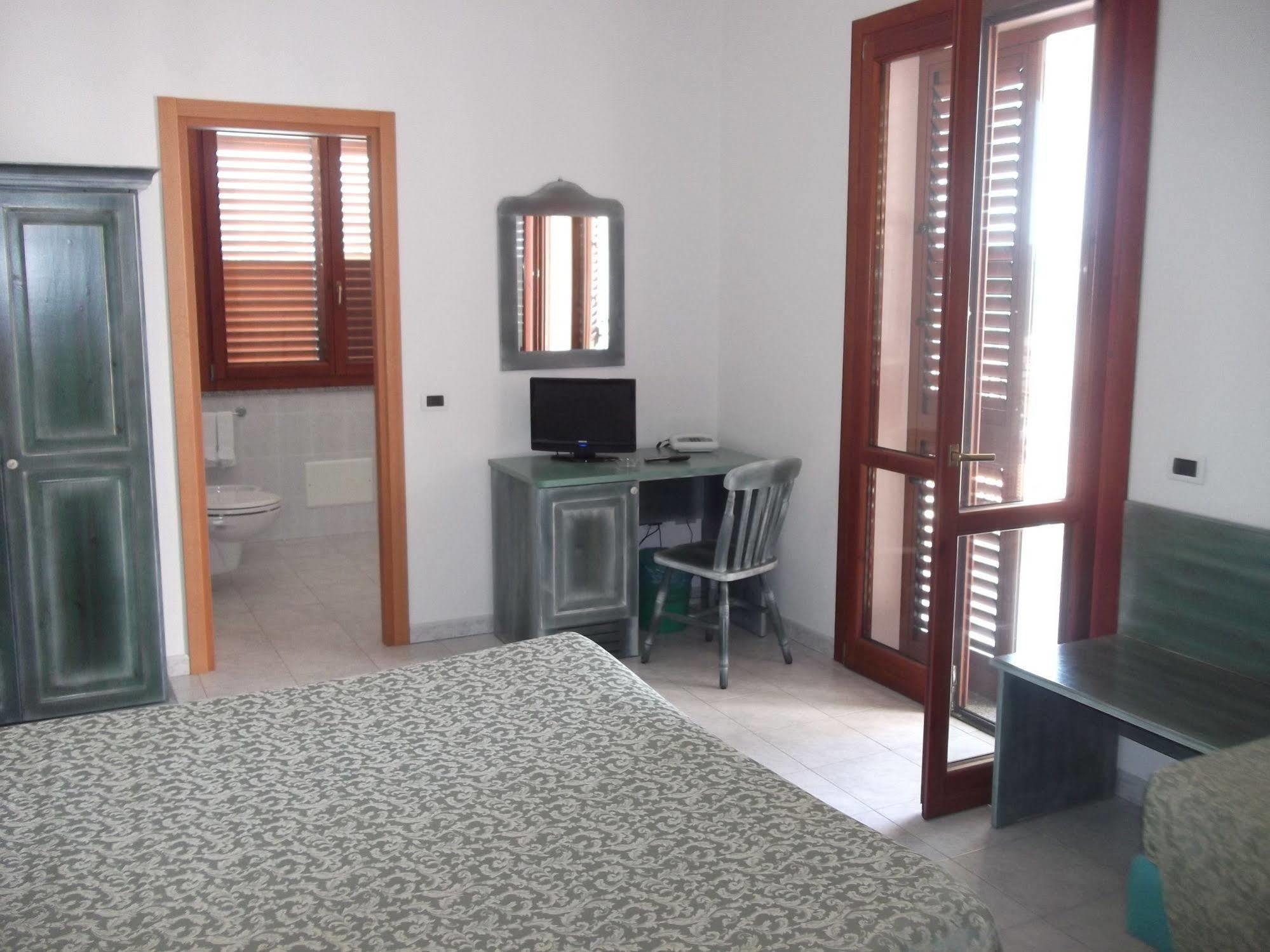Hotel Meridiana Arbus Extérieur photo