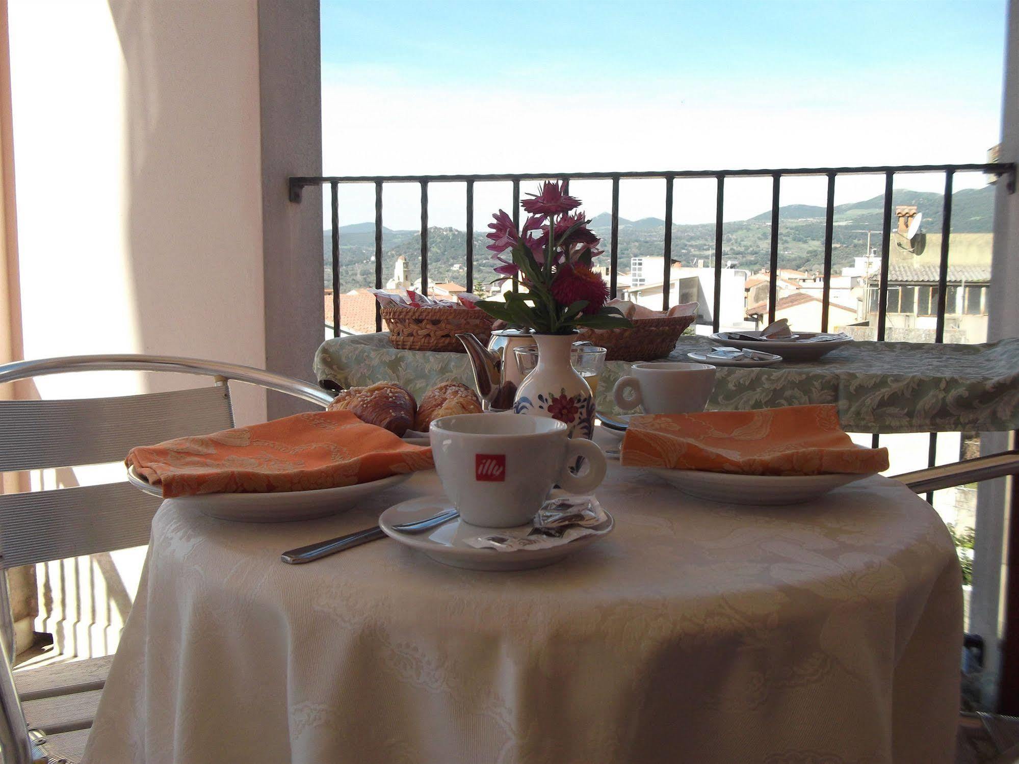 Hotel Meridiana Arbus Extérieur photo