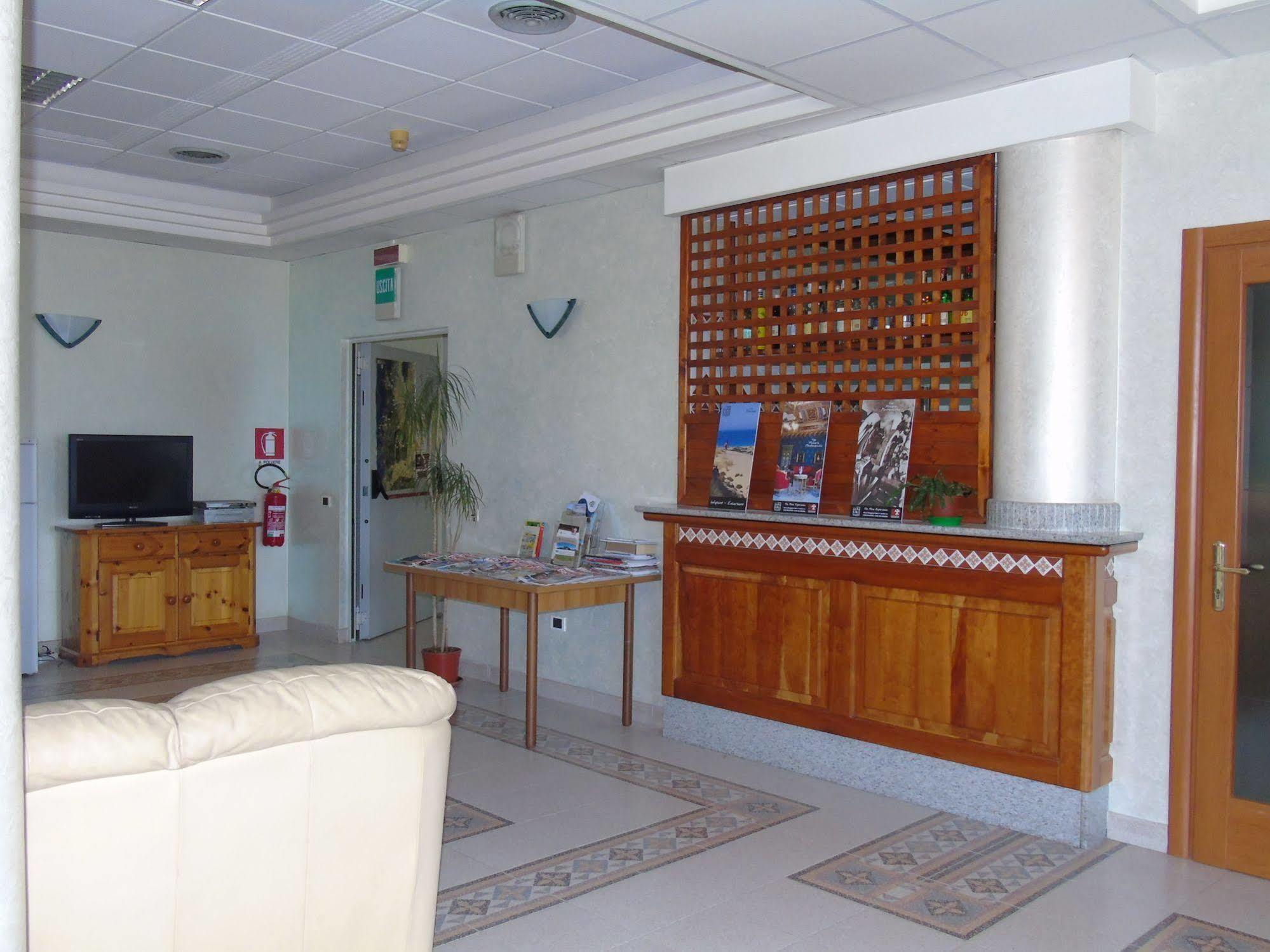 Hotel Meridiana Arbus Extérieur photo