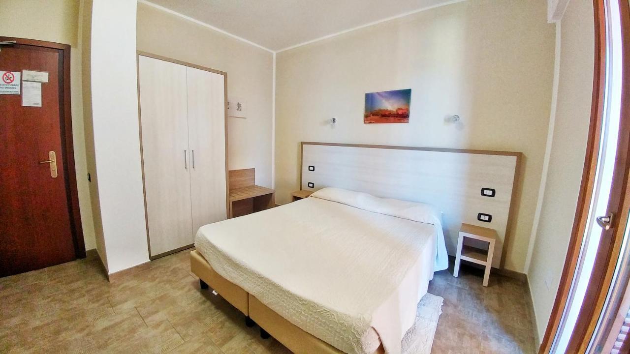 Hotel Meridiana Arbus Extérieur photo