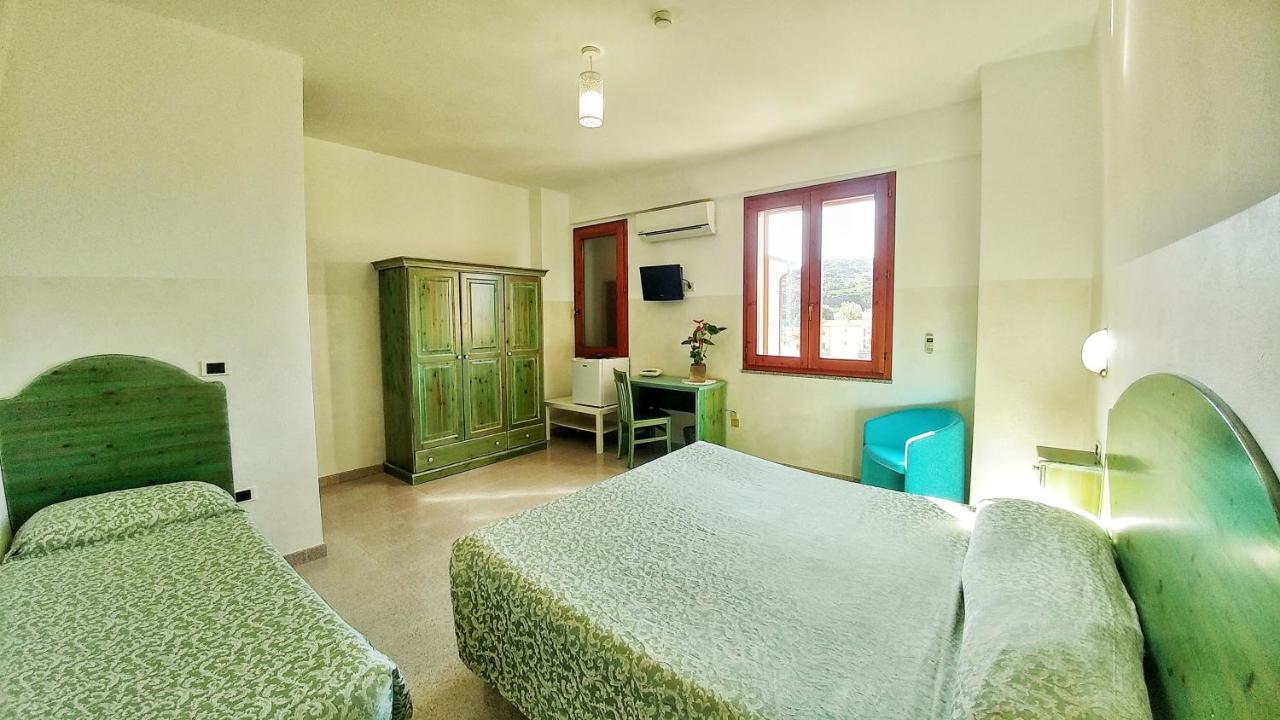 Hotel Meridiana Arbus Extérieur photo